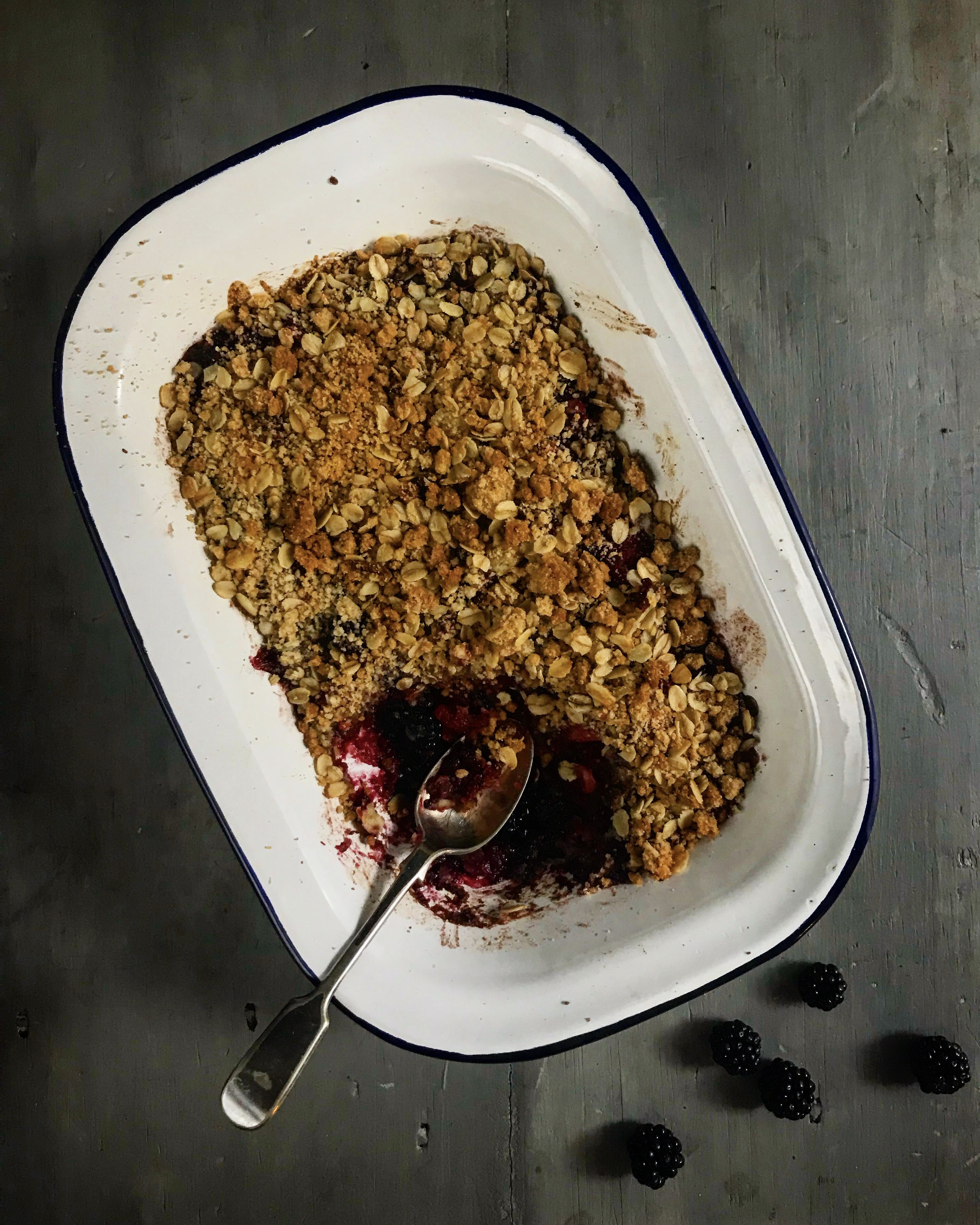 Apple and Blackberry Crumble 
